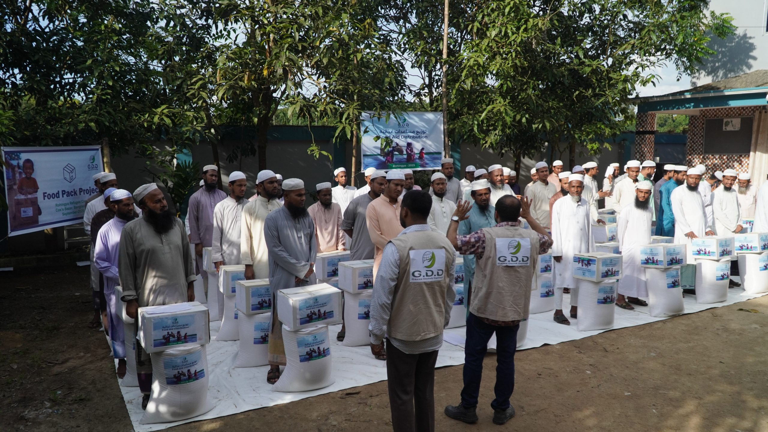 Gazze Destek distributes Ramadan food baskets to vulnerable families among the Rohingya community